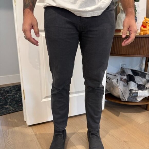 2 Pairs of Levi's in Blue and Midnight Grey - Picture 6 of 7